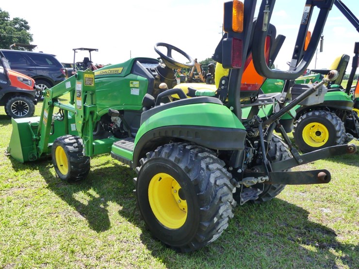 2014-john-deere-1025r-image-4
