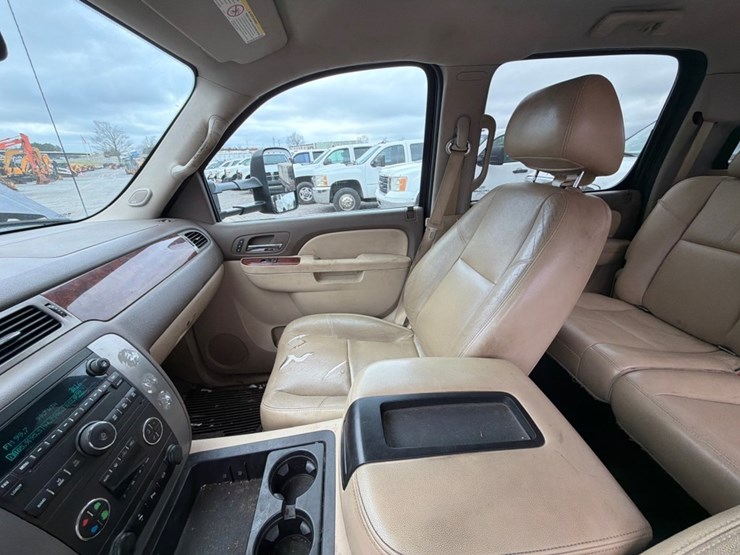 2013-gmc-3500hd-image-15