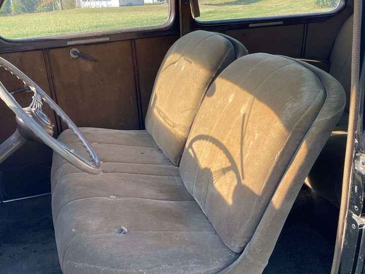 1938-ford-two-door-deluxe-sedan---original-car!-image-56
