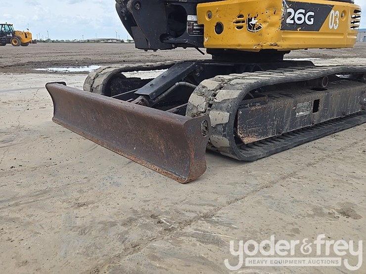 2022-deere-26g-image-26