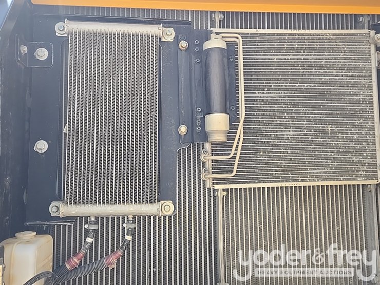 2017-deere-210g-lc-image-46