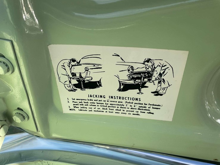 1953-ford-customline-sedan-image-69