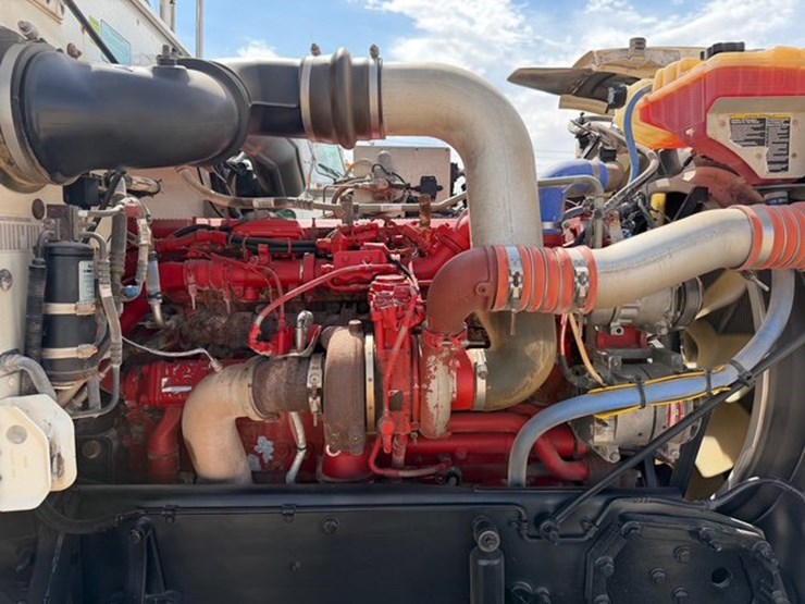 2012-peterbilt-388-image-19