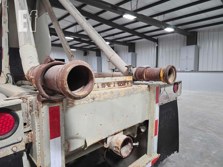 40-foot-pneumatic-tank-trailer-image-15