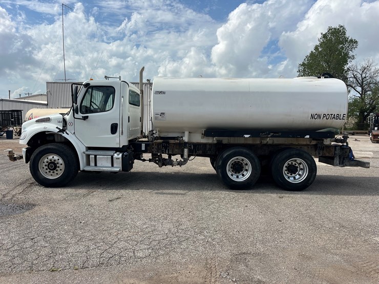 2020-freightliner-m2-106-image-8