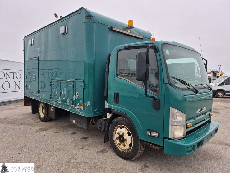 2014-isuzu-nqr-image-3