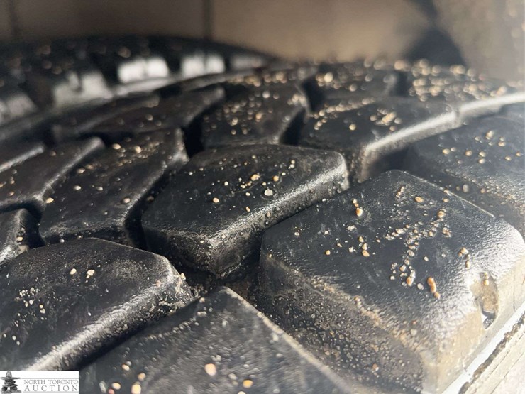 2012-freightliner-m2-106-image-50