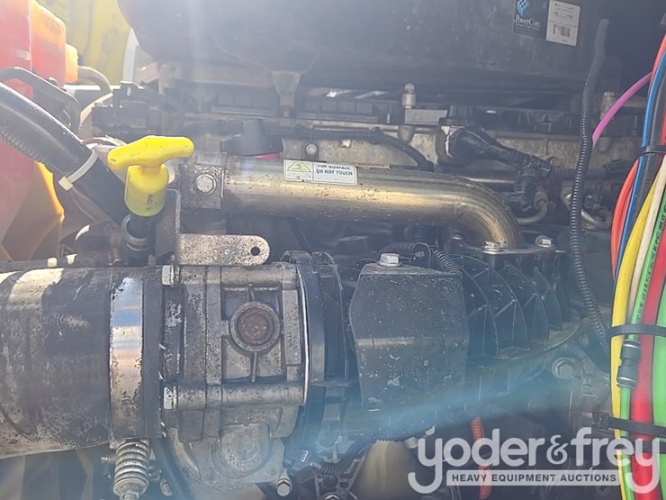 2014-freightliner-cascadia-113-image-72