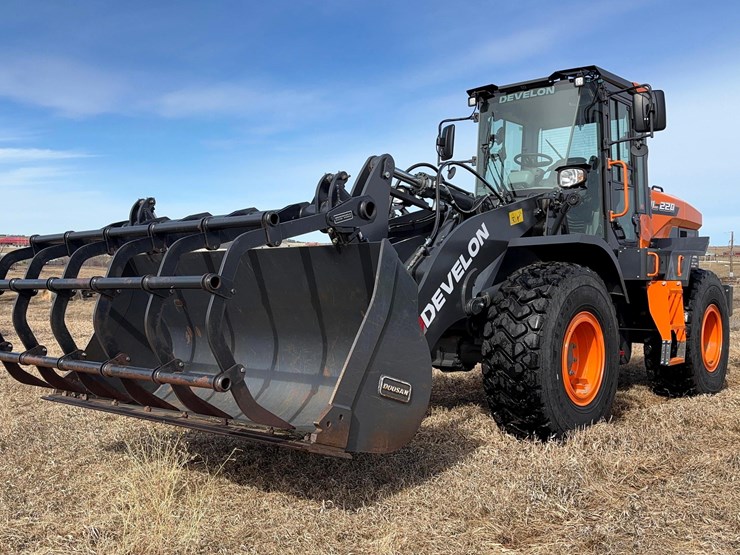 2022-develon-dl220-7-image-1