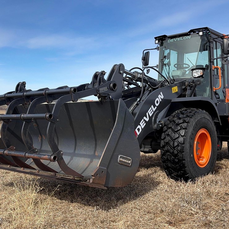 2022 DEVELON DL220-7