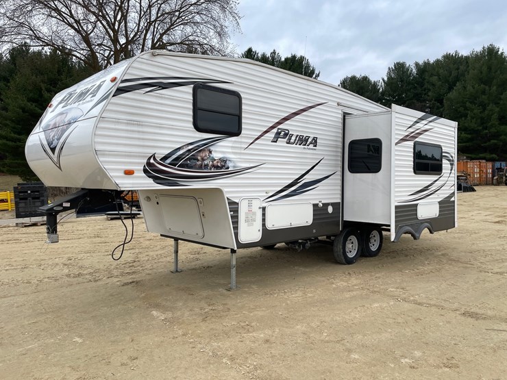 #201-•-2014-palomino-puma-253-fbs-27'-fifth-wheel-camper-(has-wi-title)-image-7