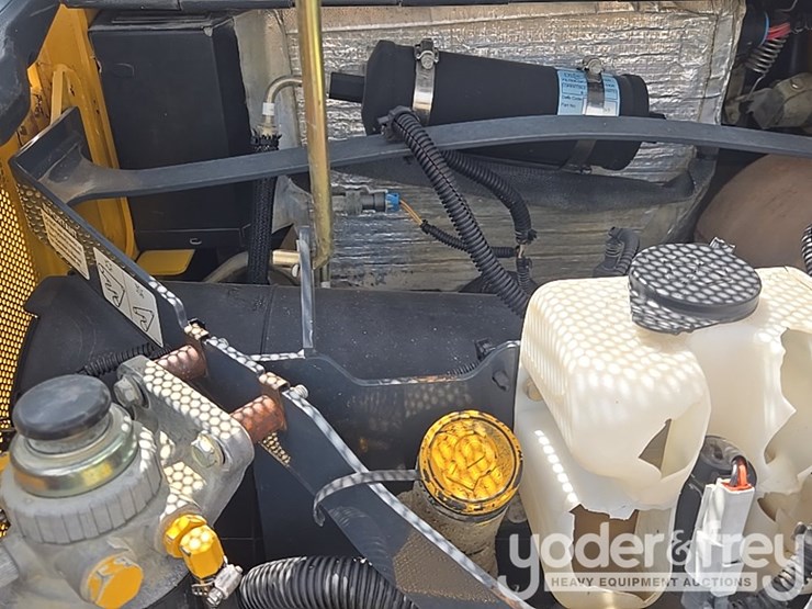 2011-deere-328d-image-28