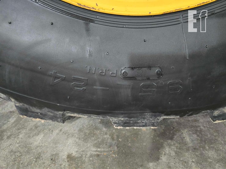 2021-caterpillar-420-image-30