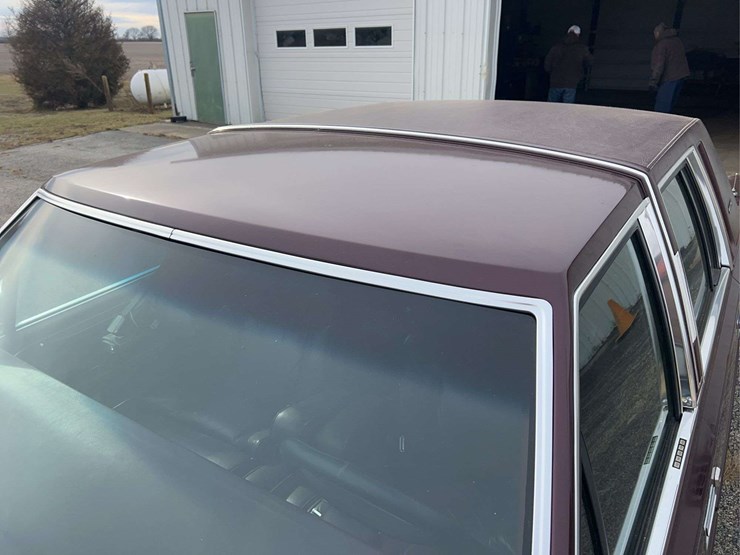 1989-lincoln-town-car-image-19