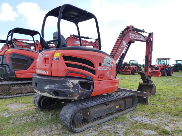 2022-kubota-kx040-4-image-3