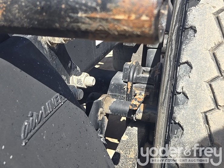 2011-freightliner-cascadia-125-image-31