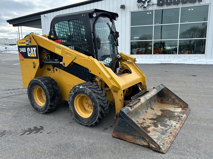 2015-caterpillar-246d-image-1