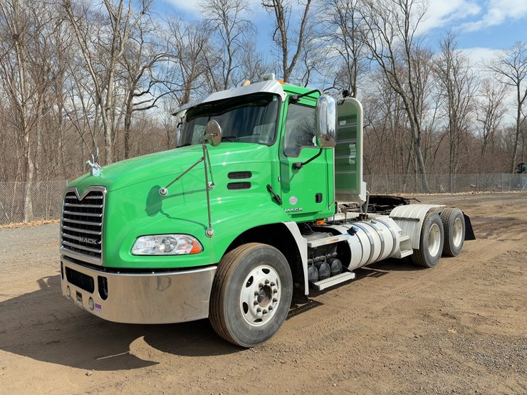 2018-mack-pinnacle-cxu613-image-1