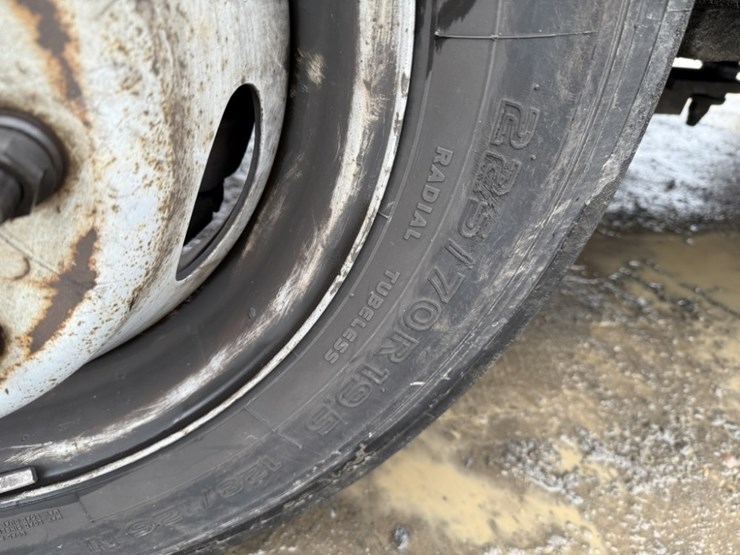 2001-ford-f550-xl-sd-image-16