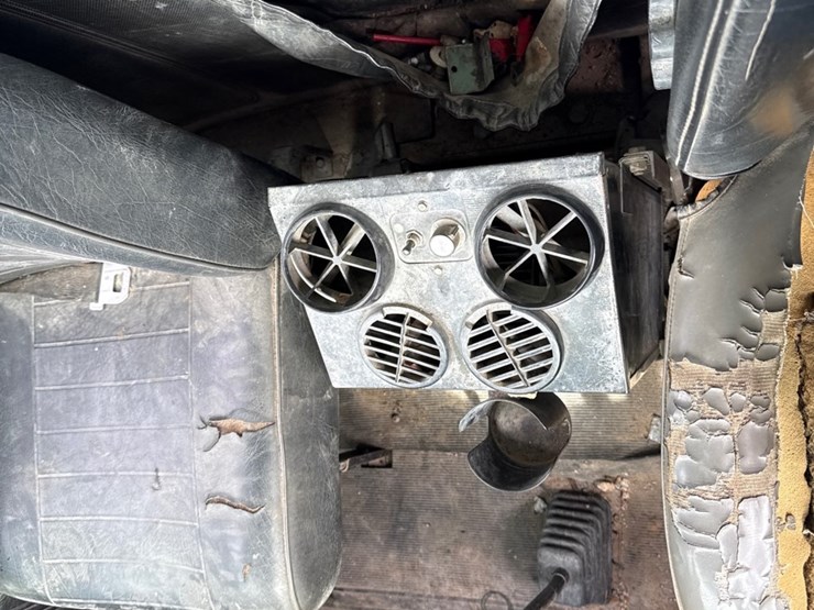 #31721-•-1989-mack-r690t-single-axle-fuel-truck-image-7