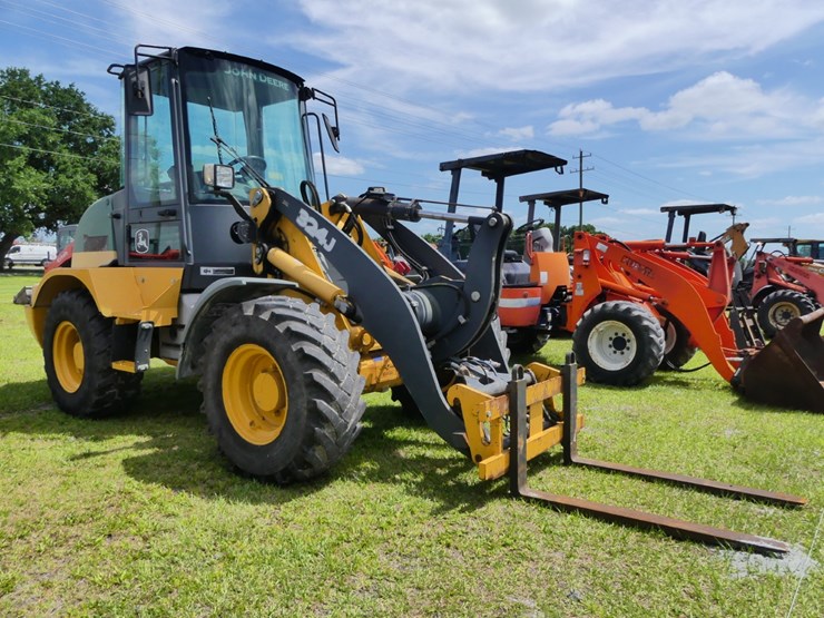 2014-deere-324j-image-2