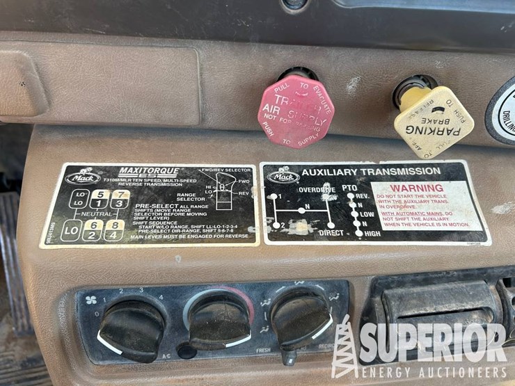 2007-mack-granite-cv713-image-10