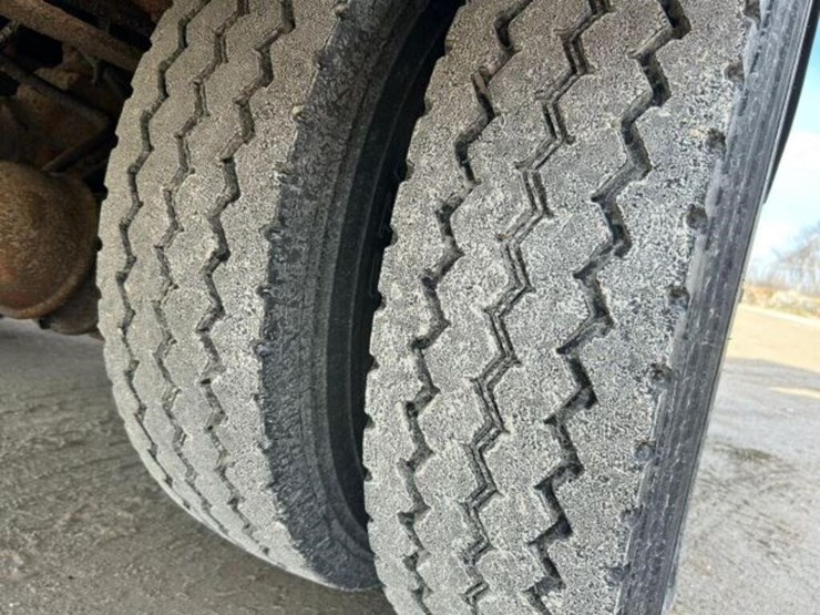 1997-ford-f800-image-78