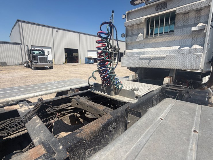 2016-western-star-4700-image-25