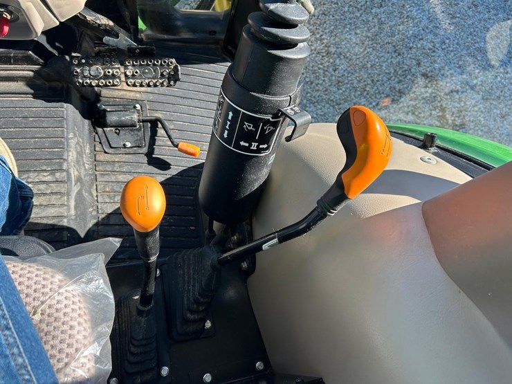 2021-john-deere-5075e-image-24