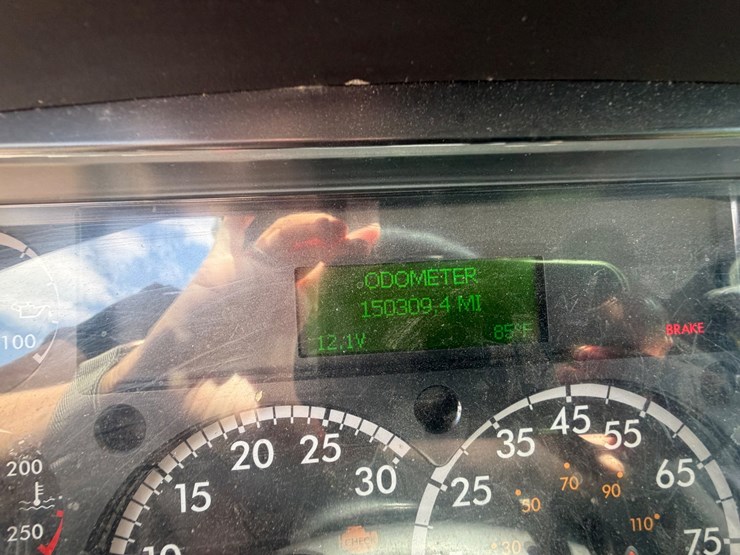 2020-freightliner-m2-106-image-35