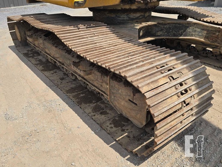 2018-deere-250g-lc-image-38