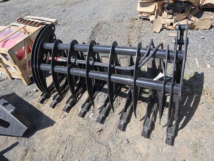 future-skid-steer-grapple-image-2