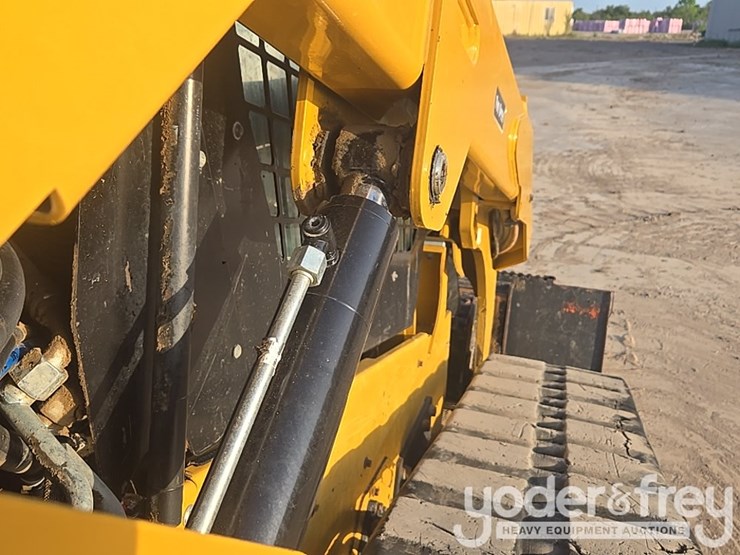 2021-caterpillar-289d3-image-36