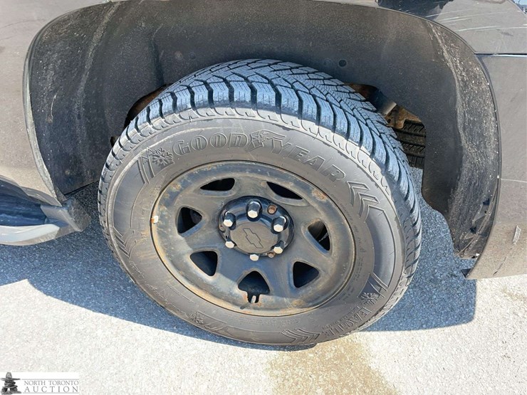 2017-chevrolet-tahoe-image-25