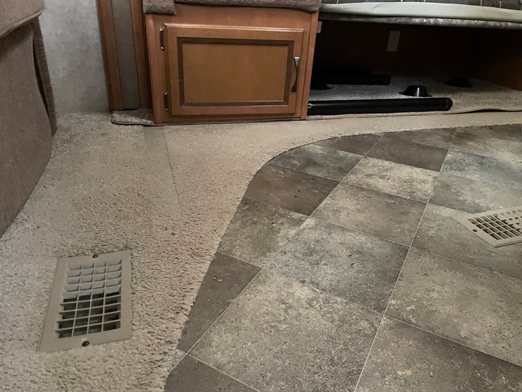 #201-•-2014-palomino-puma-253-fbs-27'-fifth-wheel-camper-(has-wi-title)-image-81