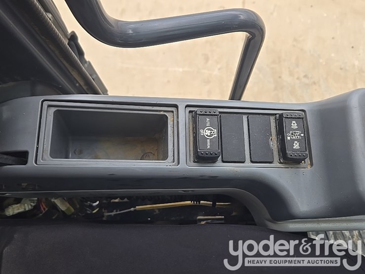 2017-deere-210g-lc-image-125