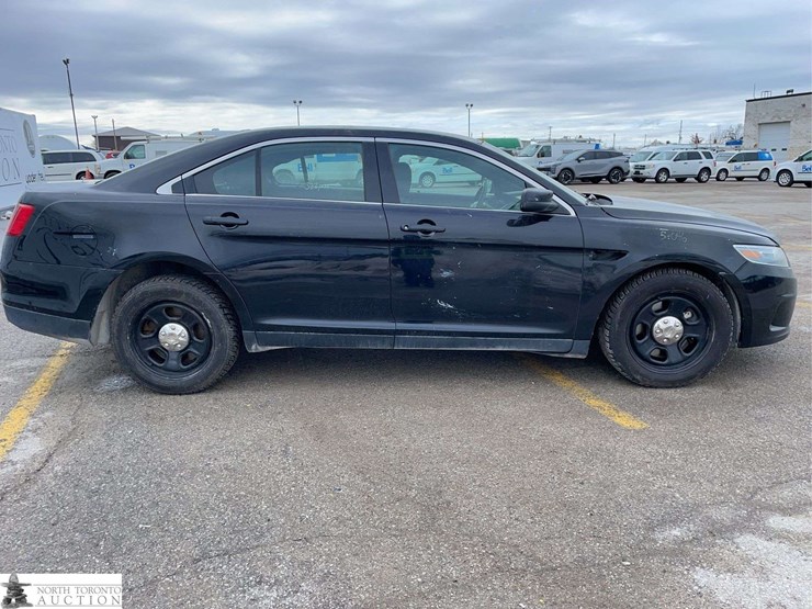 2017-ford-taurus-image-4