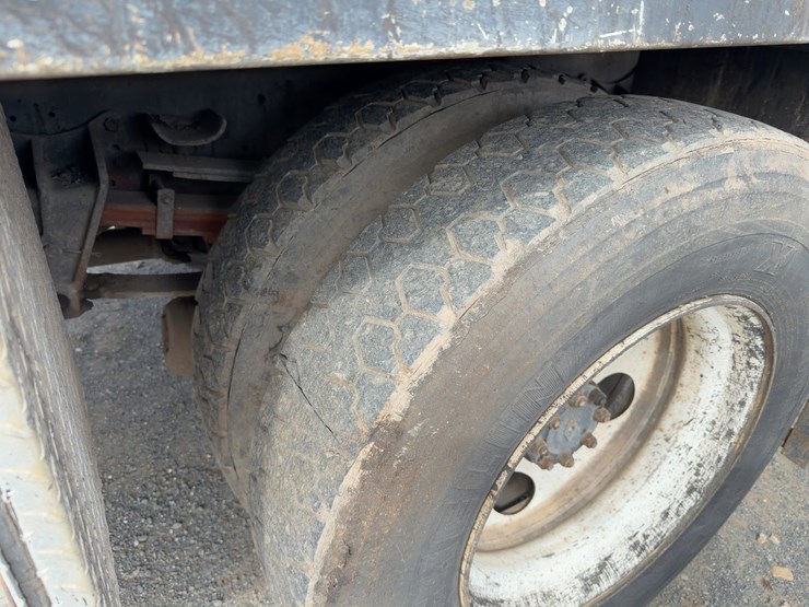 1992-international-4700-image-13