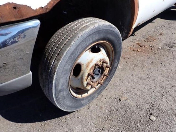 2003-ford-f550-xl-image-25