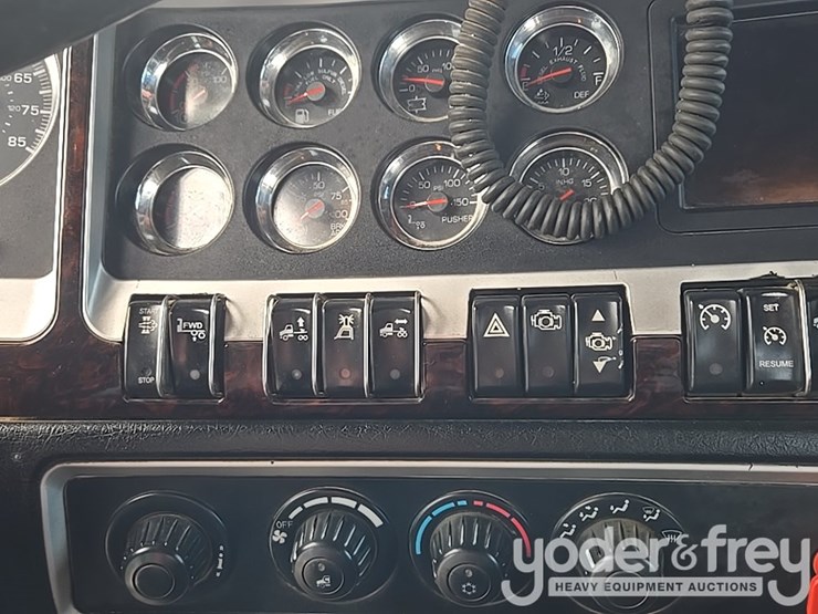 2014-kenworth-t800-image-143