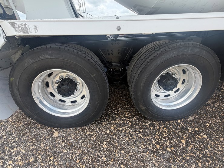 2022-western-star-4700-image-16