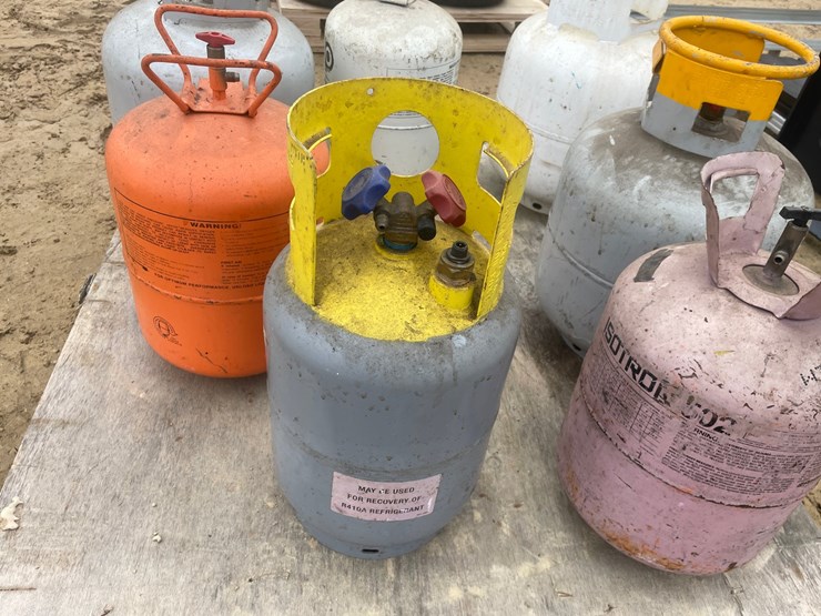 #3922-•-(7)-refrigerant-tanks-and-(1)-nitrogen/argon-tank-image-22