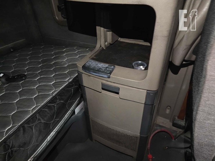 2016-freightliner-cascadia-125-image-21