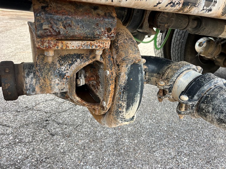 2020-freightliner-m2-106-image-17