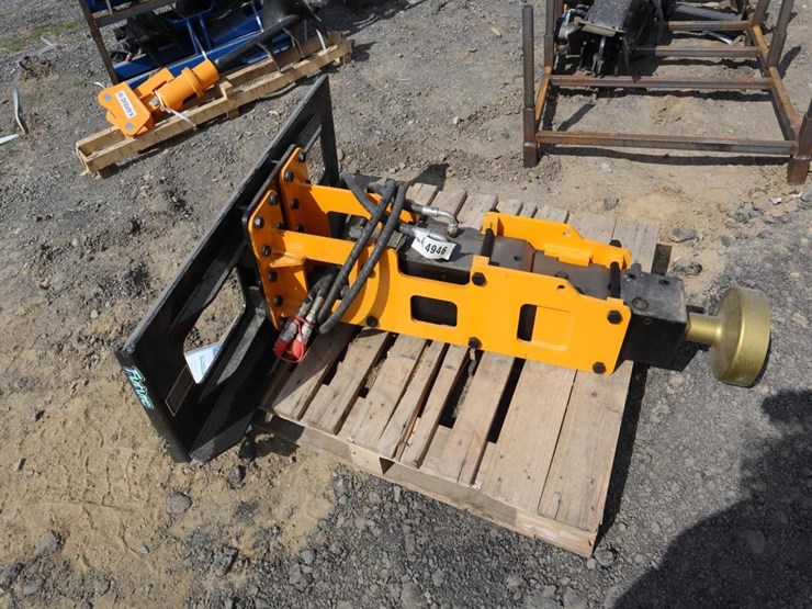 future-skid-steer-post-driver-image-1