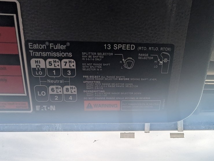 #31951-•-2015-volvo-vnl-tandem-axle-truck-tractor-image-21