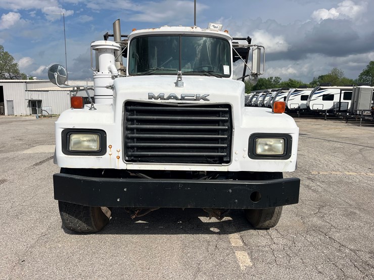 2002-mack-rd688s-image-2