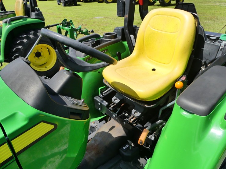 2021-john-deere-3025e-image-10