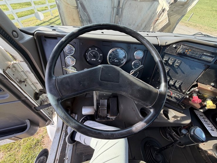 2000-international-9100-image-20