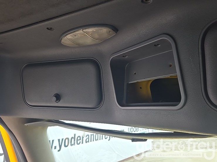 2012-freightliner-cascadia-125-image-101